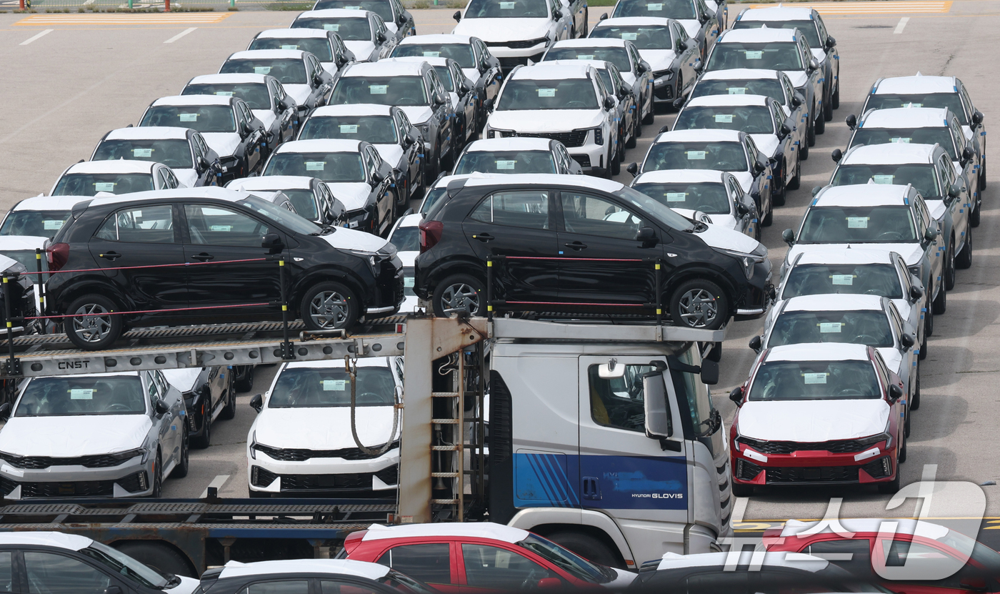 (평택=뉴스1) 김영운 기자 = 도널드 트럼프 미국 대통령이 세계 68개국과 유럽연합(EU, 27개 회원국)에 부과한 상호관세가 7일 오전 0시1분(미 동부 기준, 한국시간 오후 …