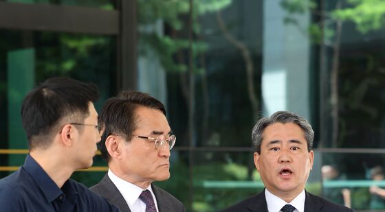 체포영장 집행 관련 기자회견하는 尹 전 대통령 법률대리인단