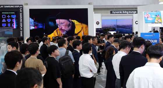 내년부터 태블릿도 OLED '대세'…삼성·LGD, 주도권 경쟁 '변곡점'