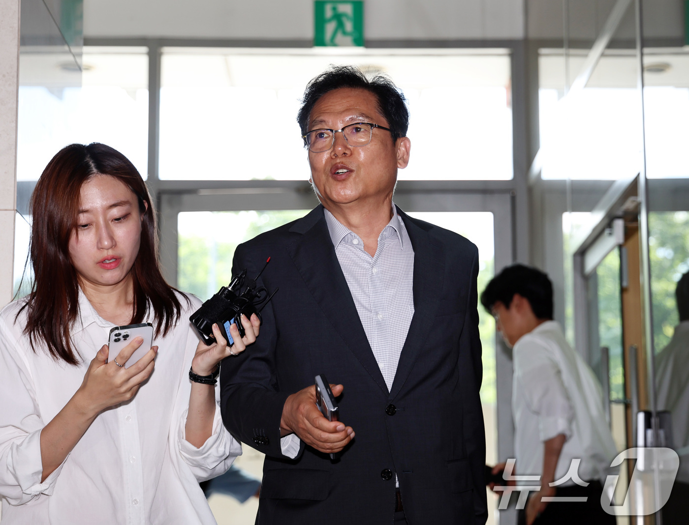 (서울=뉴스1) 구윤성 기자 = 김철문 전 경북경찰청장(현 전북경찰청장)이 7일 오후 서울 서초동 순직해병특검팀에서 참고인 조사를 받기 위해 출석하고 있다.김 청장은 지난 2024 …