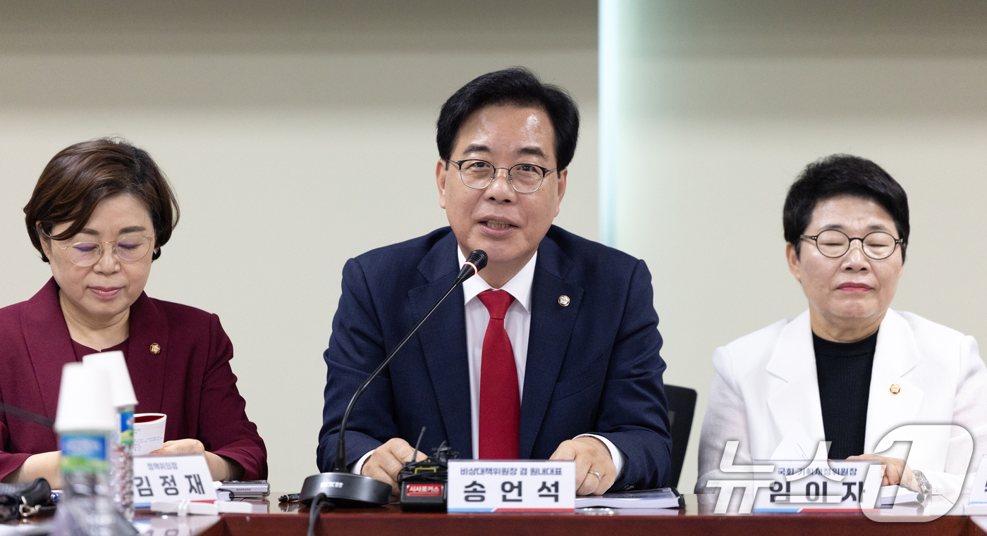 (서울=뉴스1) 이승배 기자 = 송언석 국민의힘 비상대책위원장 겸 원내대표가 8일 오후 서울 여의도 국회 의원회관에서 열린 '이재명 정부 첫 증세안, 누구를 위한 세제 개편인가?' …