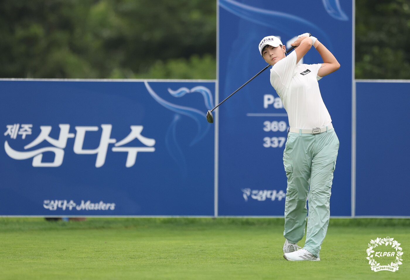 본문 이미지 - 박성현이 7일 열린 KLPGA투어 제주 삼다수 마스터스 1라운드에서 11번홀 티샷을 하고 있다. &#40;KLPGA 제공&#41;