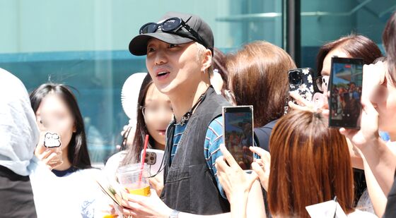 강승윤, 컬투쇼 퇴근길 팬들과 함께