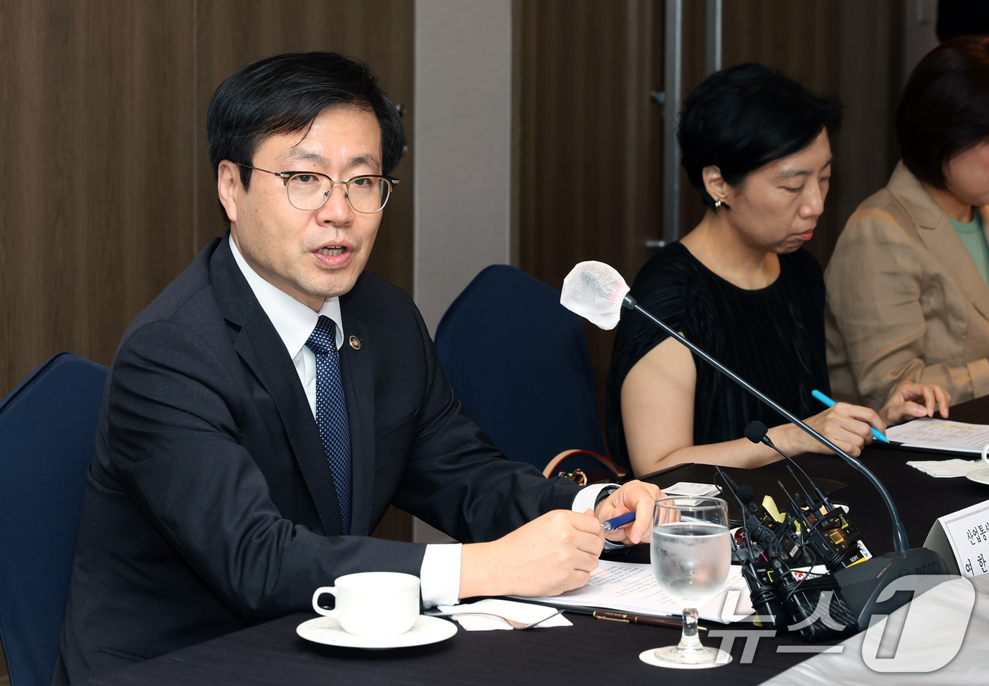 (서울=뉴스1) = 여한구 산업통상자원부 통상교섭본부장이 7일 서울 중구 롯데호텔에서 '2025년 제2차 통상정책자문위원회'를 주재하고 있다. (산업통상자원부 제공. 재판매 및 D …