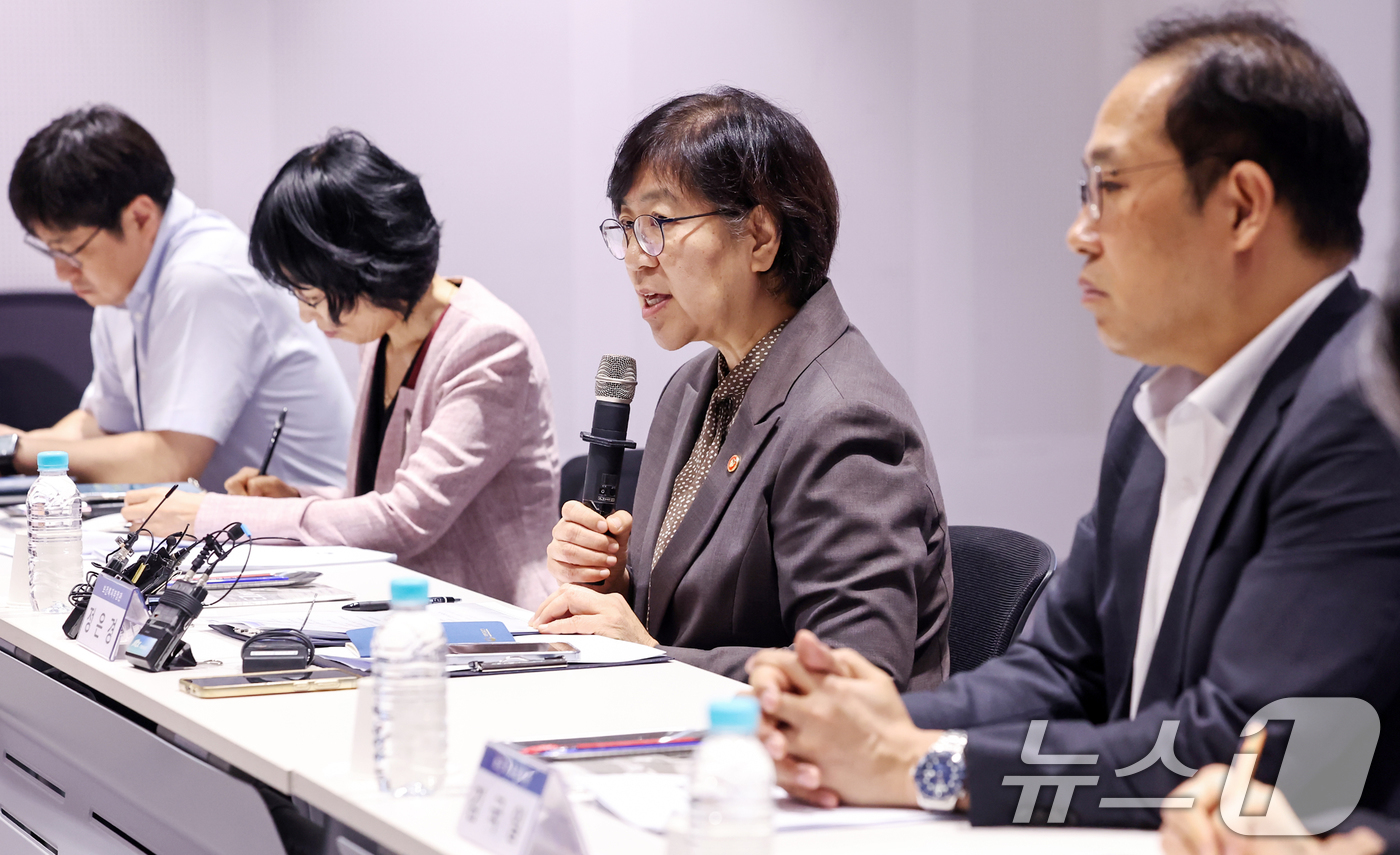 (서울=뉴스1) 민경석 기자 = 정은경 보건복지부 장관이 7일 오후 서울 강남구 삼성생명 일원동 빌딩에서 열린 '환자·소비자단체 현장 간담회'에서 모두발언을 하고 있다. 2025. …