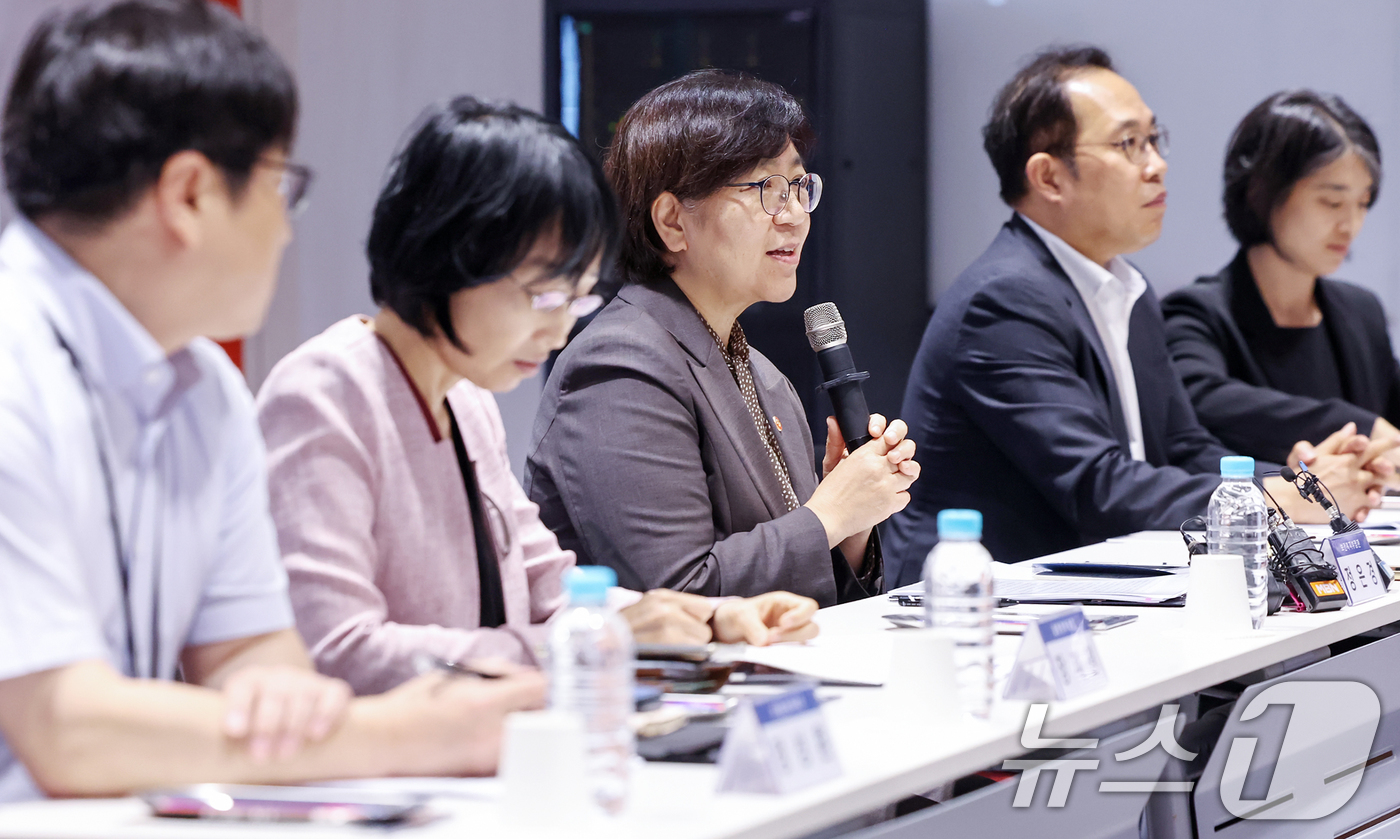 (서울=뉴스1) 민경석 기자 = 정은경 보건복지부 장관이 7일 오후 서울 강남구 삼성생명 일원동 빌딩에서 열린 '환자·소비자단체 현장 간담회'에서 모두발언을 하고 있다. 2025. …