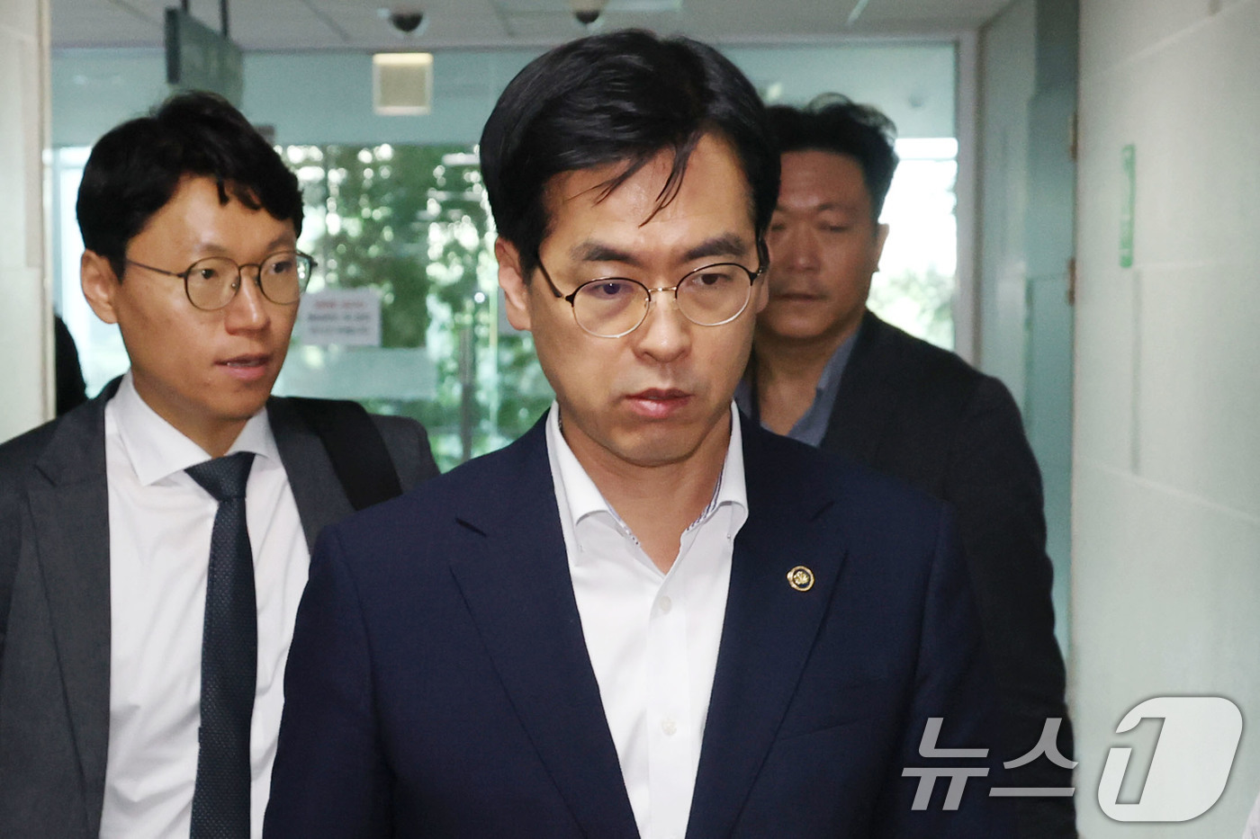 (서울=뉴스1) 이광호 기자 = 김민재 행정안전부 차관이 7일 오후 서울 여의도 국회 의원회관에서 열린 검찰개혁 관련 당·정·대(여당·정부·대통령실) 협의에 참석하고 있다. 202 …