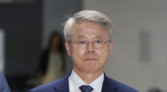검찰개혁 관련 당·정·대 협의 참석하는 민형배 위원장