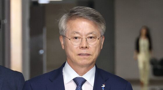 검찰개혁 관련 당·정·대 협의 참석하는 민형배 위원장
