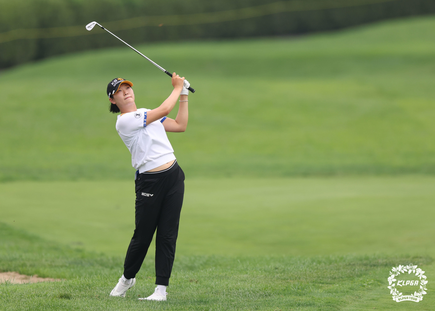 (서울=뉴스1) = 방신실이 7일 제주 서귀표 표선 사이프러스 골프앤리조트에서 열린 '제주삼다수 마스터스' 1라운드 5번 홀에서 아이언샷을 하고 있다. (KLPGA 제공. 재판매 …