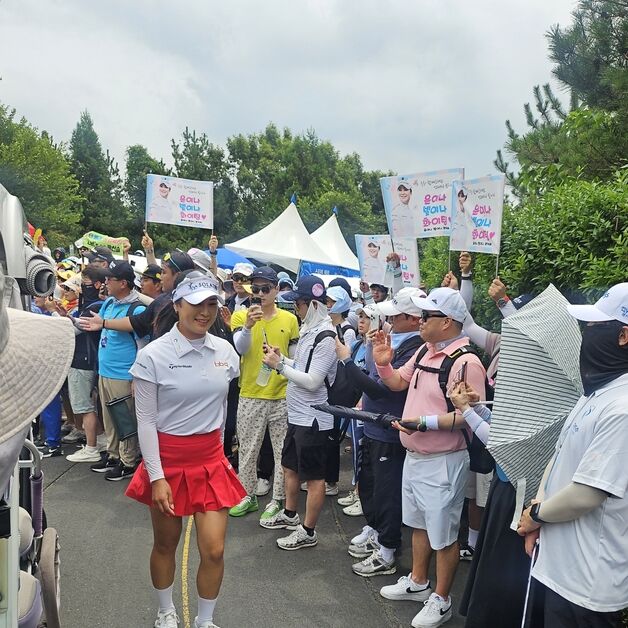 9개월 만에 팬들 만난 윤이나…홀마다 구름 갤러리로 북적