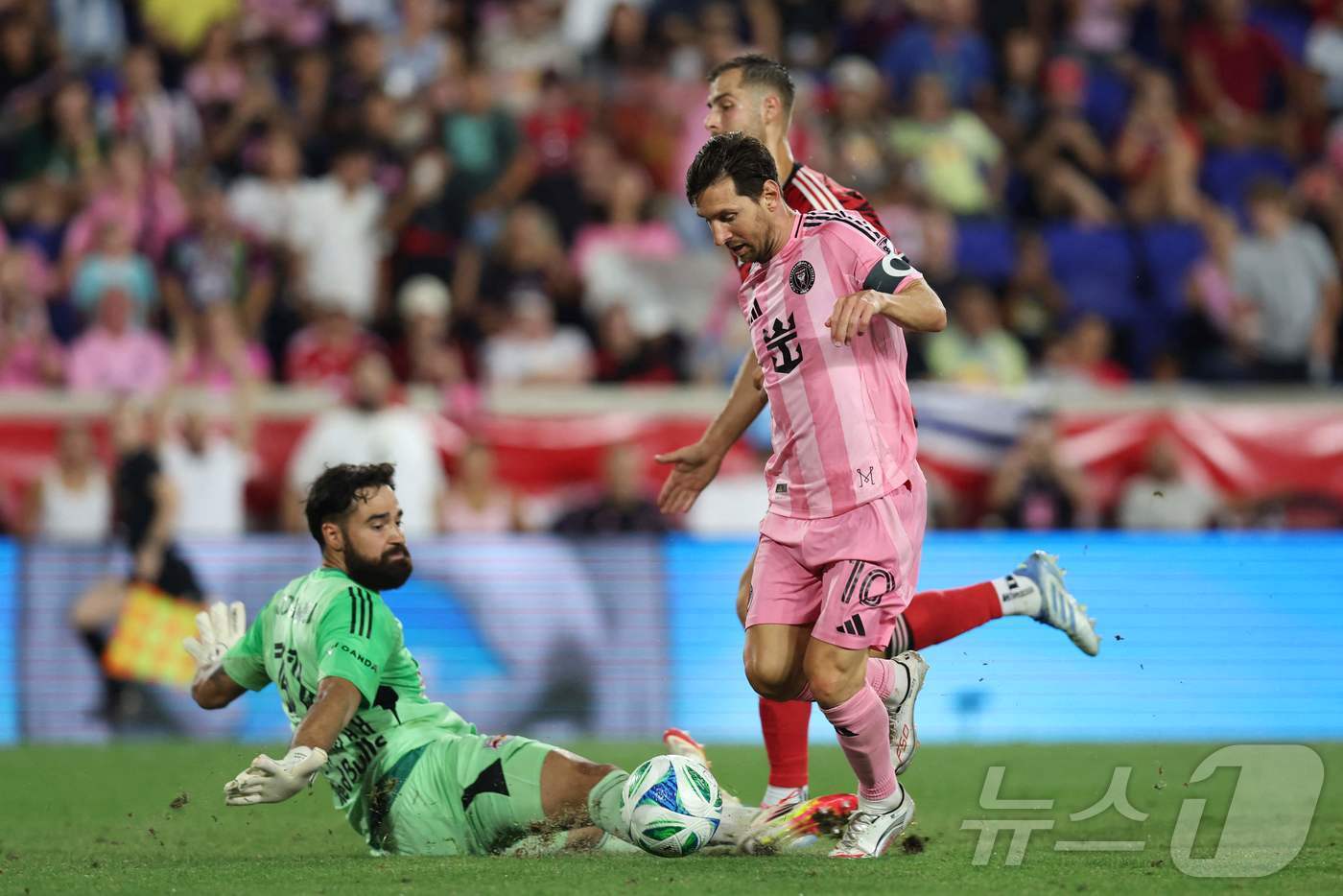 본문 이미지 - 마이애미의 리오넬 메시&#40;오른쪽&#41; ⓒ AFP=뉴스1