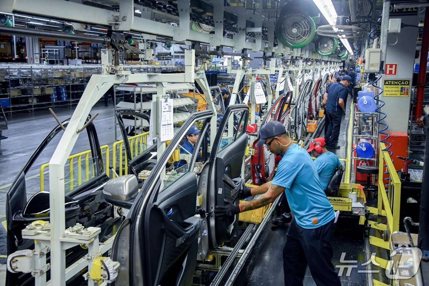 본문 이미지 - 현대차 브라질 공장에서 생산 중인 차량 모습.&#40;현대차 제공&#41; 