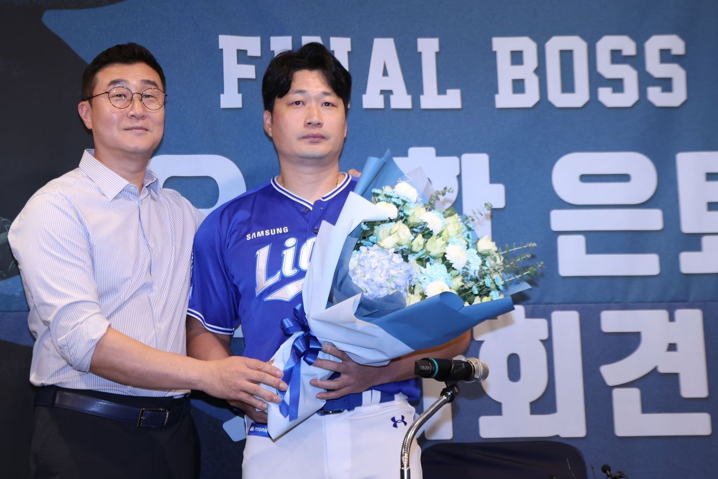 본문 이미지 - 이종열 삼성 라이온즈 단장&#40;왼쪽&#41;과 오승환. &#40;삼성 라이온즈 제공&#41;