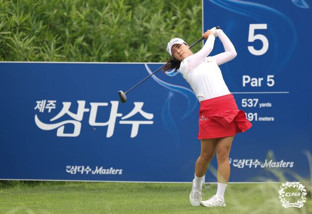 윤이나, 9개월 만의 국내 무대 첫 날 '노보기' 6언더파 공동 5위(종합)