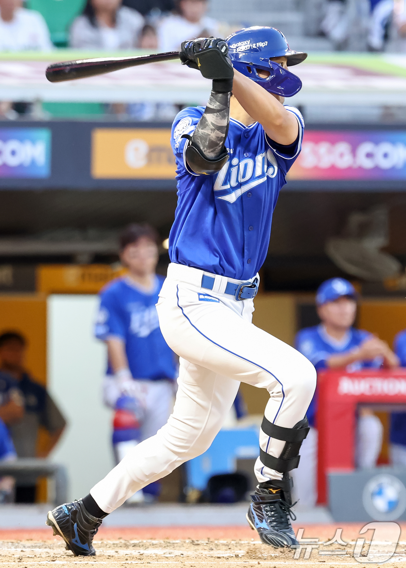 (인천=뉴스1) 민경석 기자 = 7일 오후 인천 미추홀구 SSG랜더스필드에서 열린 2025 신한 SOL Bank KBO리그' 삼성 라이온즈와 SSG 랜더스의 경기 4회초 2사 주자 …