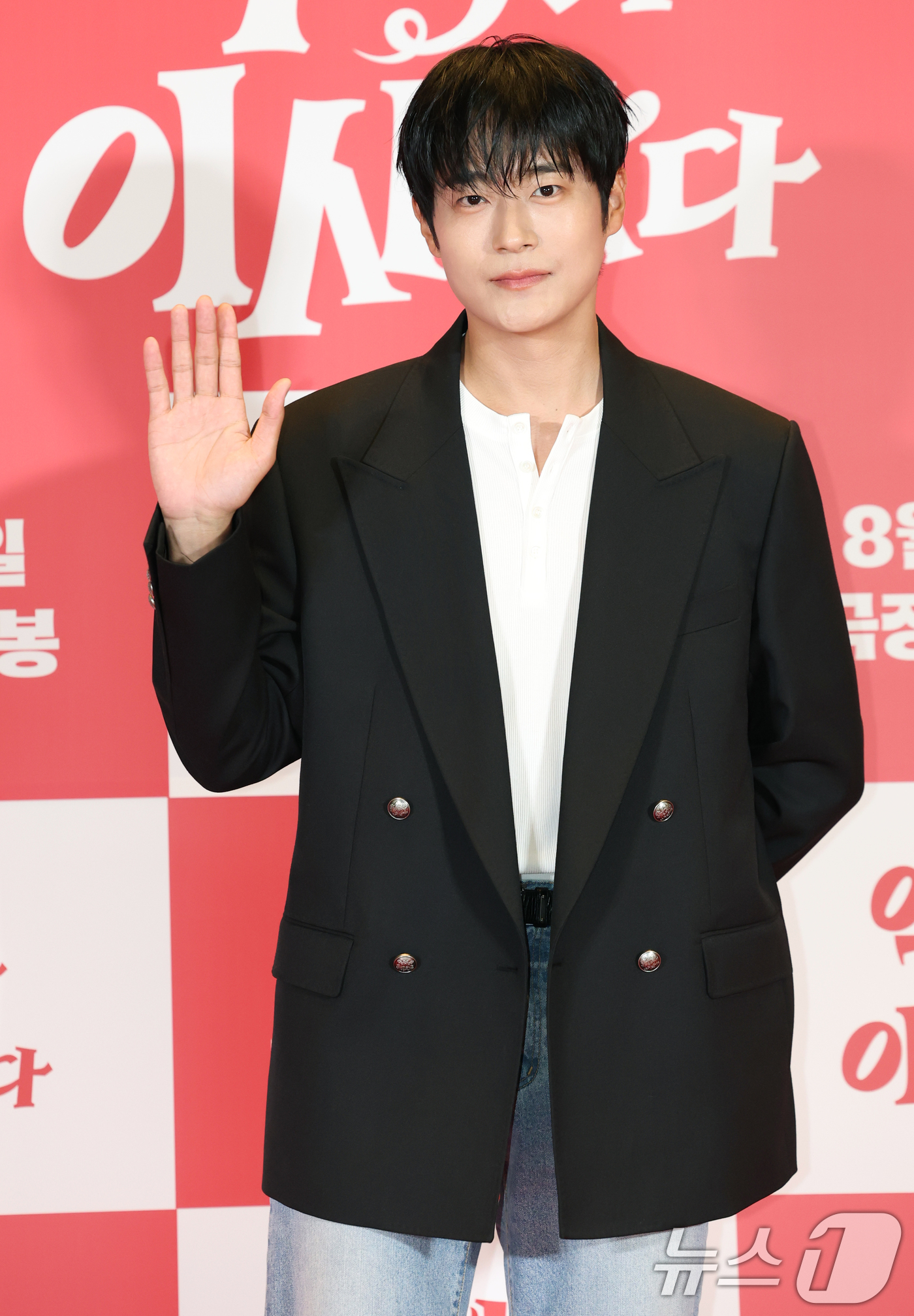 (서울=뉴스1) 권현진 기자 = 배우 차서원이 7일 오후 서울 용산구 CGV용산아이파크몰에서 열린 영화 '악마가 이사왔다‘(감독 이상근) VIP시사회에 참석해 포즈를 취하고 있다. …