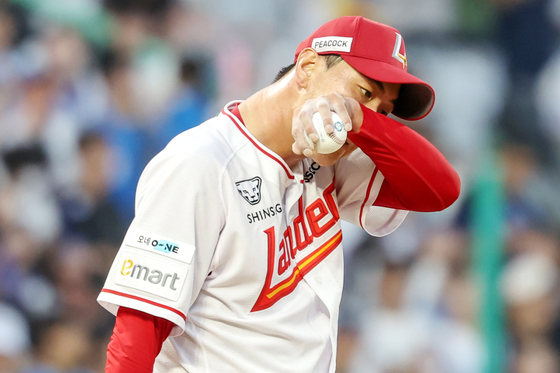 SSG 날벼락…'어깨 통증' 김광현, 스프링캠프 중도 하차