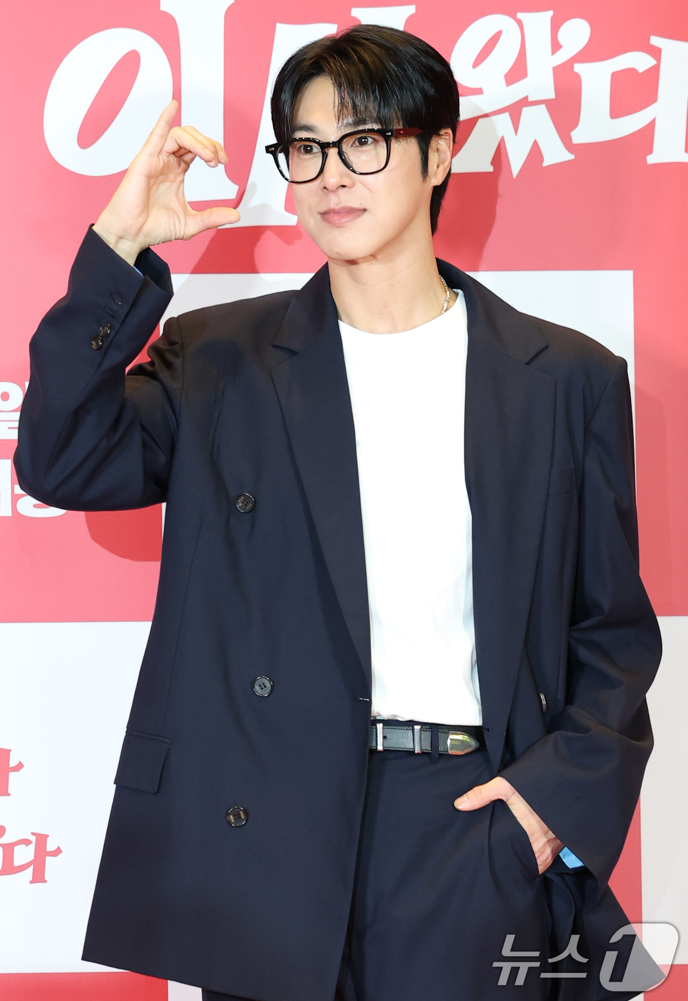 (서울=뉴스1) 권현진 기자 = 동방신기 유노윤호가 7일 오후 서울 용산구 CGV용산아이파크몰에서 열린 영화 '악마가 이사왔다‘(감독 이상근) VIP시사회에 참석해 포즈를 취하고 …