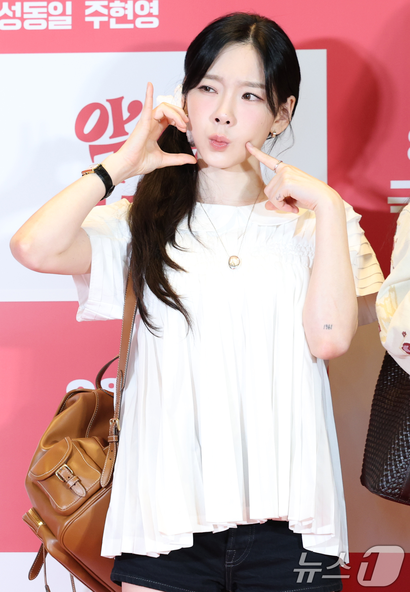 (서울=뉴스1) 권현진 기자 = 소녀시대 태현이 7일 오후 서울 용산구 CGV용산아이파크몰에서 열린 영화 '악마가 이사왔다‘(감독 이상근) VIP시사회에 참석해 포즈를 취하고 있다 …