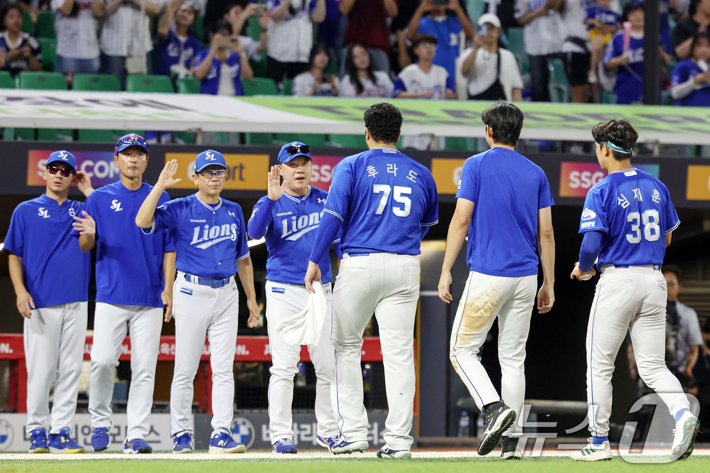 (인천=뉴스1) 민경석 기자 = 7일 오후 인천 미추홀구 SSG랜더스필드에서 열린 2025 신한 SOL Bank KBO리그' 삼성 라이온즈와 SSG 랜더스의 경기에서 6대1로 승리 …