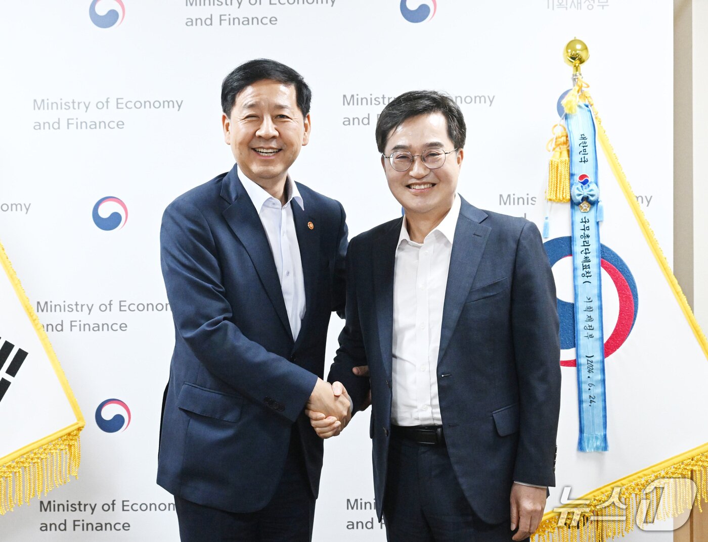 본문 이미지 - 구윤철 경제부총리와 김동연 경기도지사.