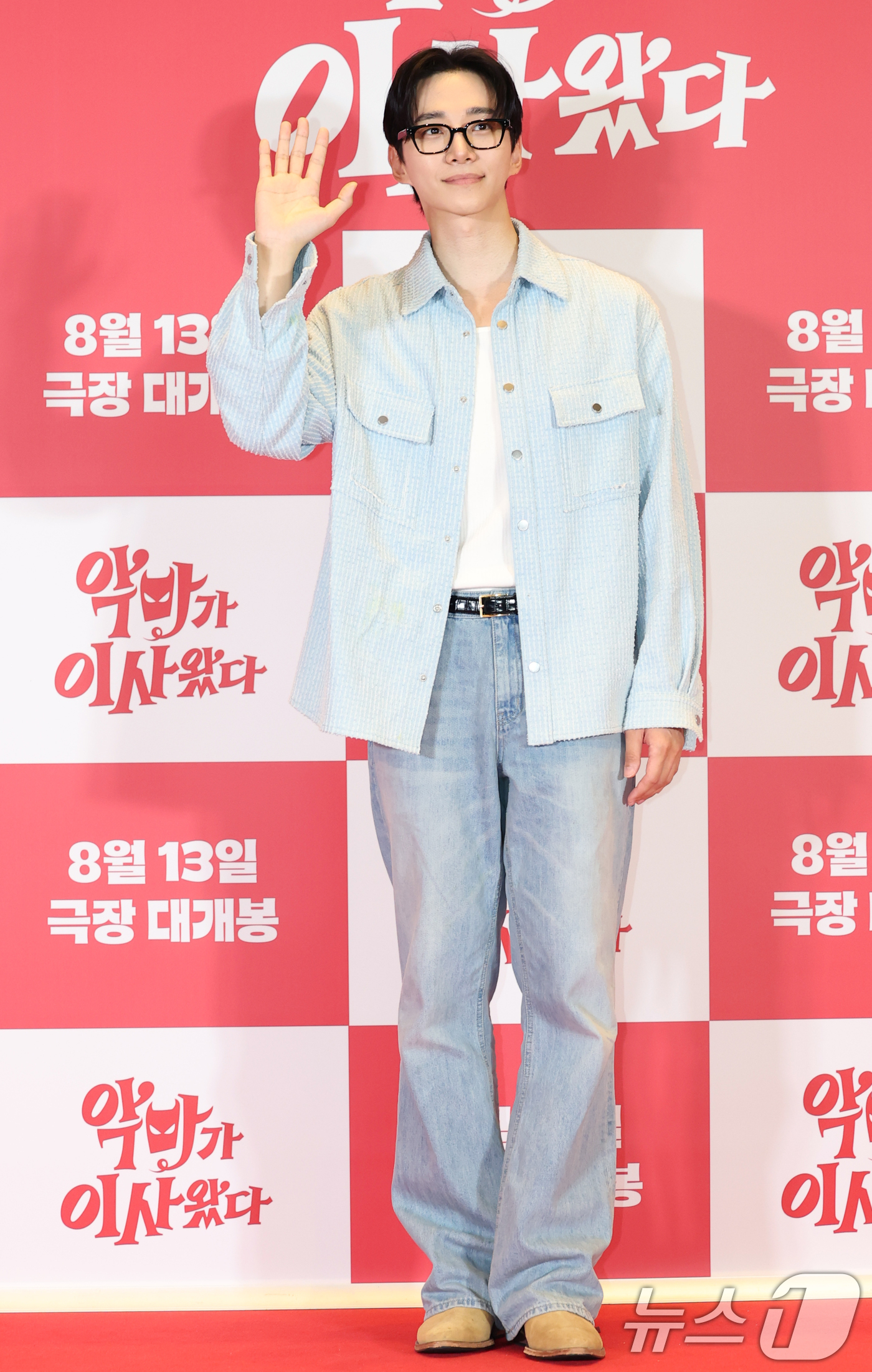 (서울=뉴스1) 권현진 기자 = 가수 겸 배우 이준호가 7일 오후 서울 용산구 CGV용산아이파크몰에서 열린 영화 '악마가 이사왔다‘(감독 이상근) VIP시사회에 참석해 포즈를 취하 …