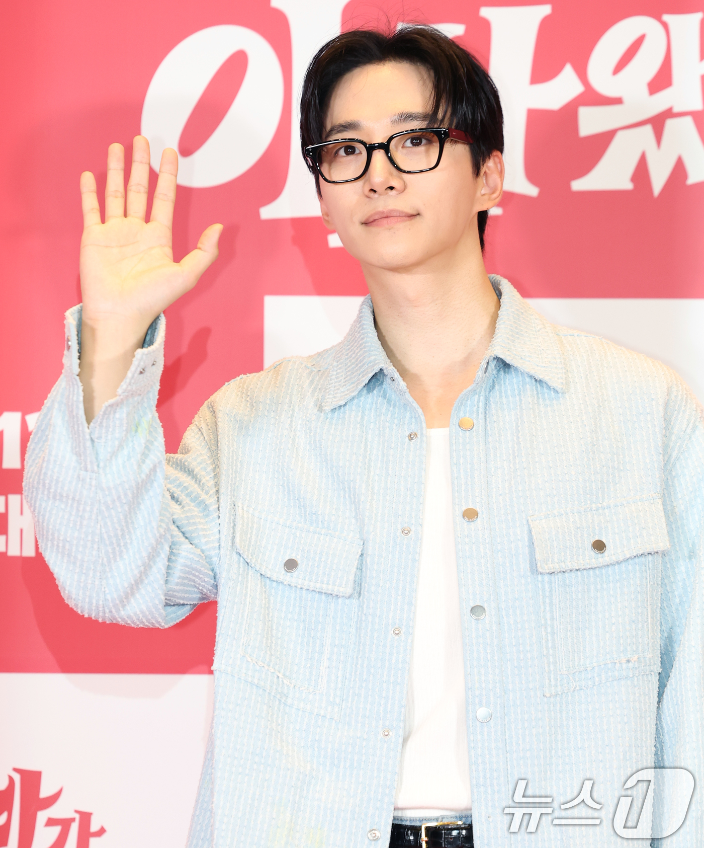 (서울=뉴스1) 권현진 기자 = 가수 겸 배우 이준호가 7일 오후 서울 용산구 CGV용산아이파크몰에서 열린 영화 '악마가 이사왔다‘(감독 이상근) VIP시사회에 참석해 포즈를 취하 …