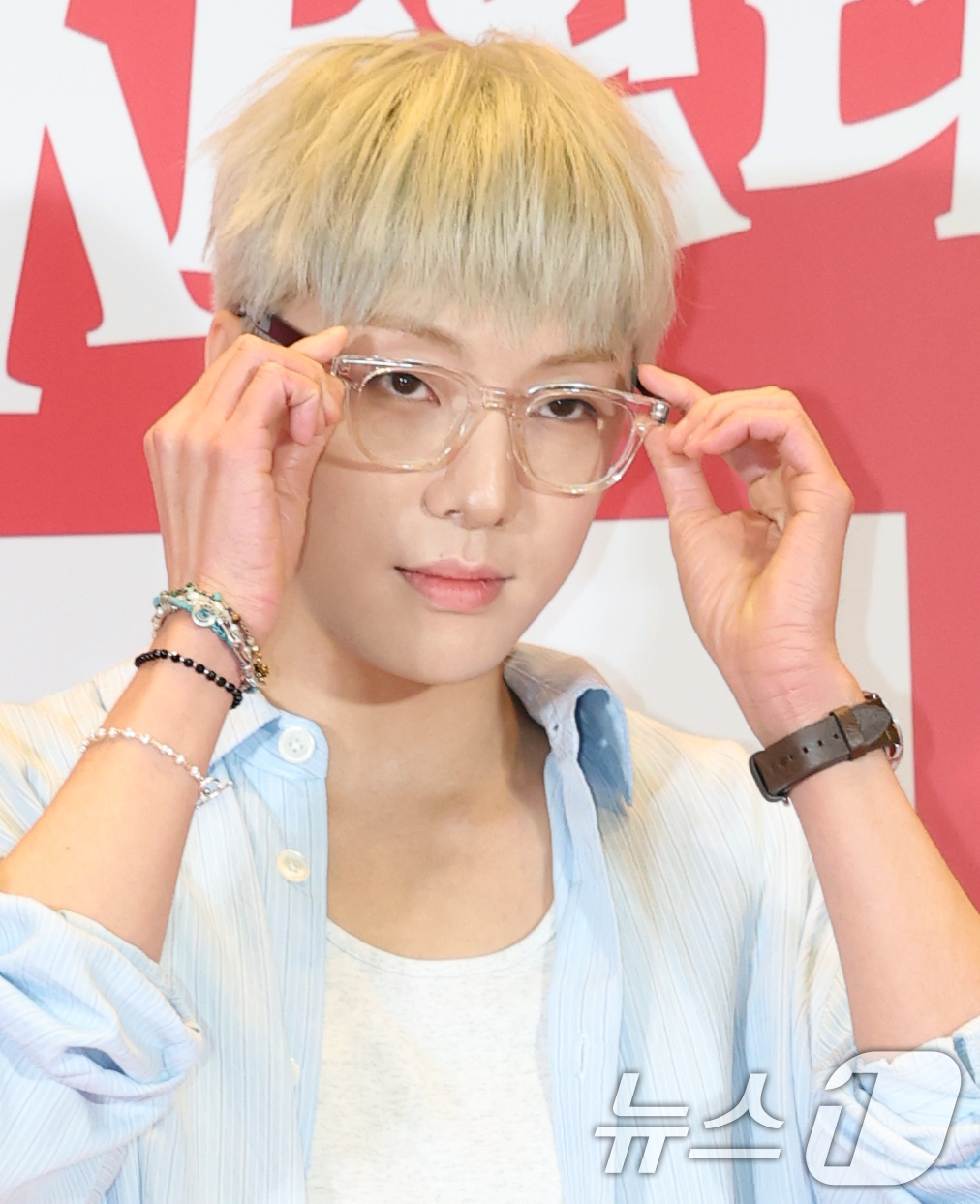 (서울=뉴스1) 권현진 기자 = 위너 강승윤이 7일 오후 서울 용산구 CGV용산아이파크몰에서 열린 영화 '악마가 이사왔다‘(감독 이상근) VIP시사회에 참석해 포즈를 취하고 있다. …