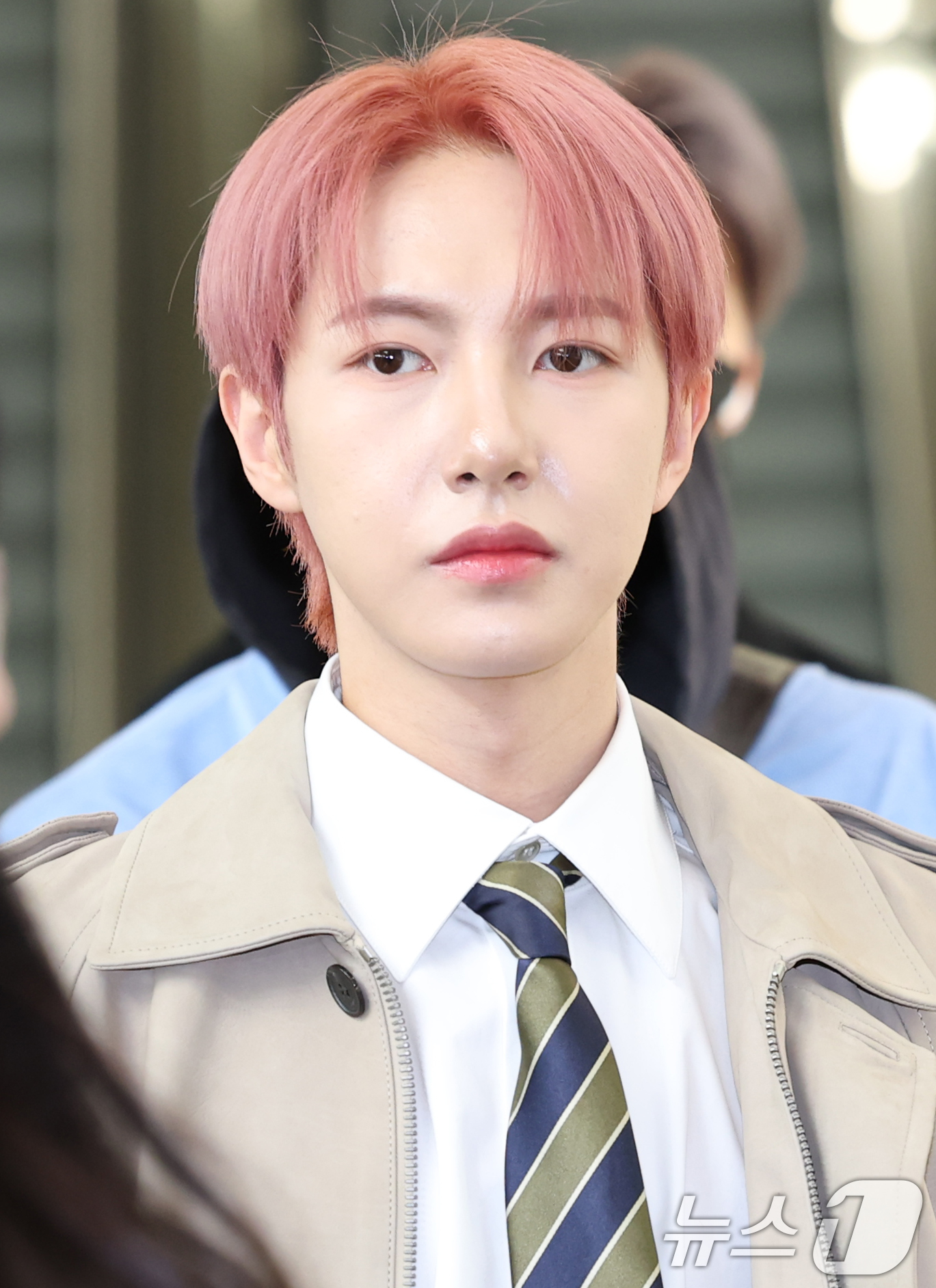 (김포공항=뉴스1) 권현진 기자 = NCT 드림 런쥔이 해외 일정을 위해 8일 오전 김포국제공항을 통해 일본 도쿄로 출국하고 있다. 2025.8.8/뉴스1