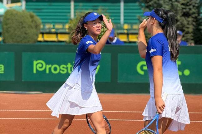 본문 이미지 - 한국 14세 이하(U14) 여자 테니스 대표팀의 김서현과 이예린.(대한테니스협회 제공)