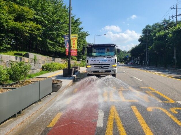 강북구, 폭염 대비 간선도로 73㎞ 구간 살수작업 확대