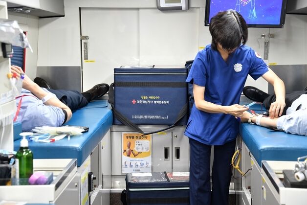 폭염도 막지 못한 한미 '사랑의 헌혈'…45년째 1만명 이상 참여