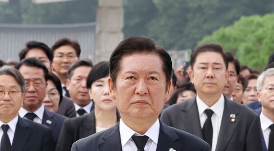 정청래 대표, 오월영령에 참배