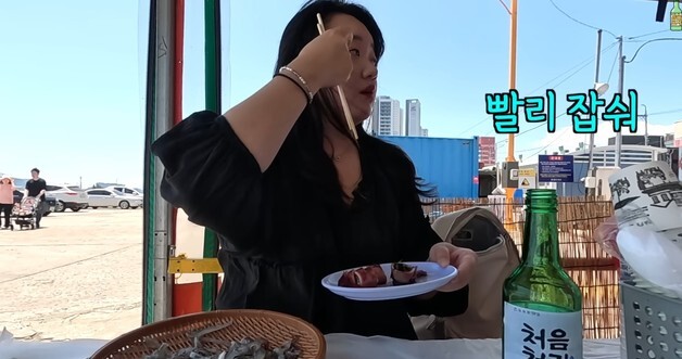 '불친절 뭇매' 속초 오징어 난전 식당 "안에서 먹으라 한마디, 죽을 죄냐"