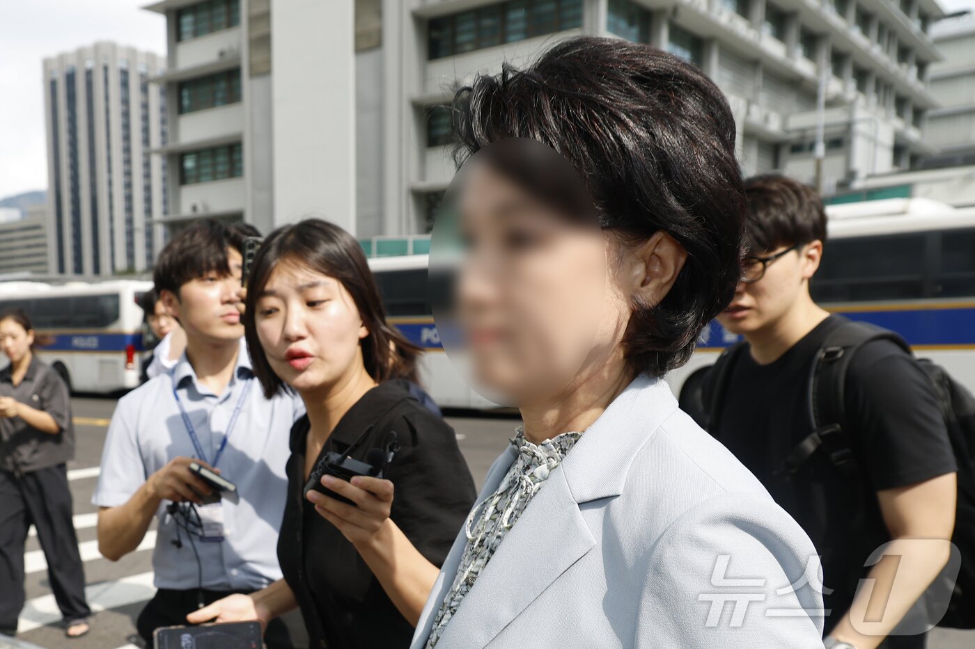 본문 이미지 - &#39;건진법사 청탁&#39; 관련 한학자 통일교 총재 비서실장인 정모 씨가 8일 오전 서울 종로구에 마련된 김건희 특검팀&#40;특별검사 민중기&#41; 사무실로 소환 조사에 출석하고 있다. &#40;공동취재&#41; 2025.8.8/뉴스1 ⓒ News1 박정호 기자