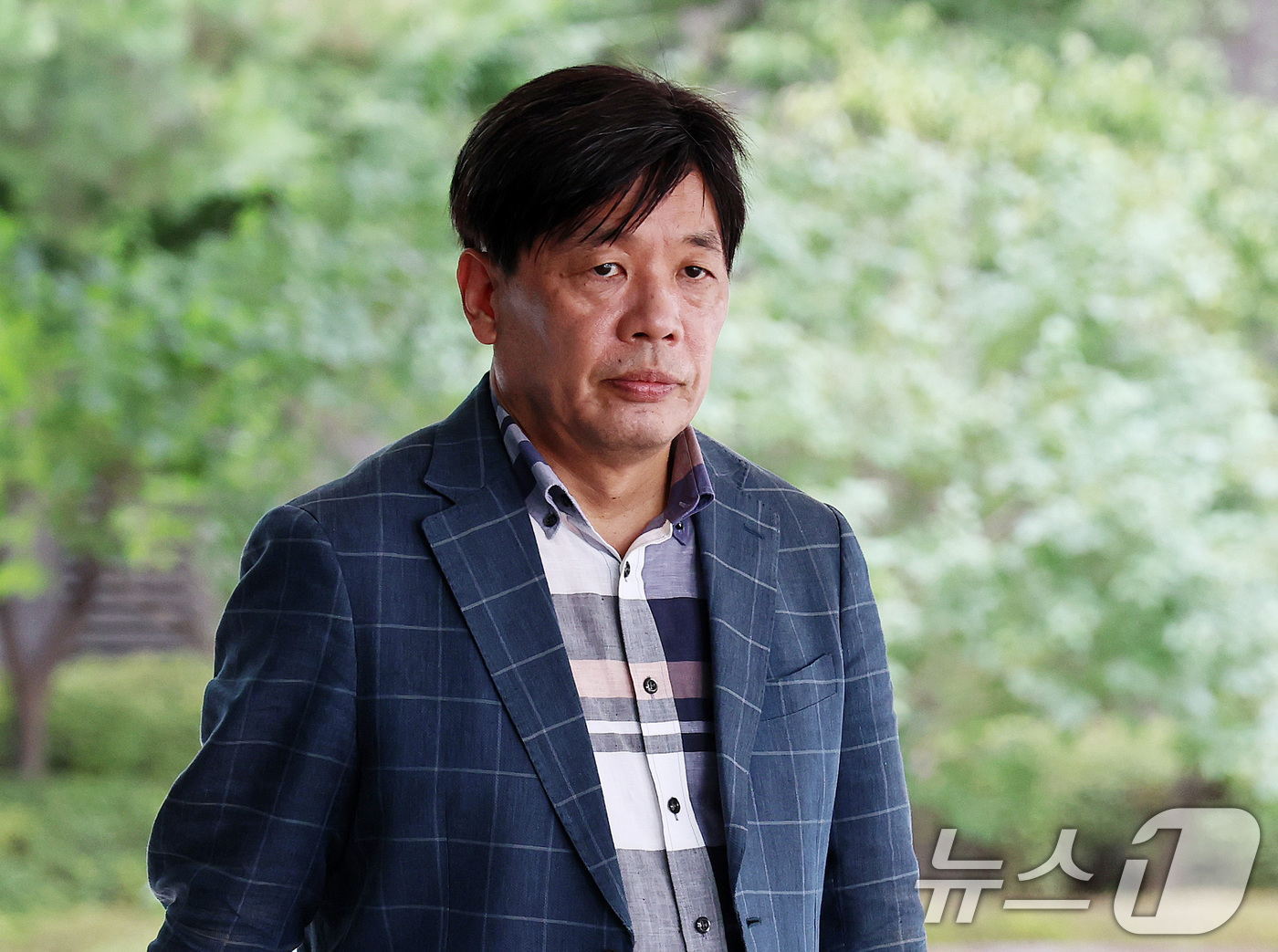 (서울=뉴스1) 구윤성 기자 = 조선호 전 경기도소방재난본부장이 8일 오전 내란특검이 자리한 서울 서초동 서울고등검찰청에서 참고인 조사를 받기 위해 출석하고 있다. 2025.8.8 …