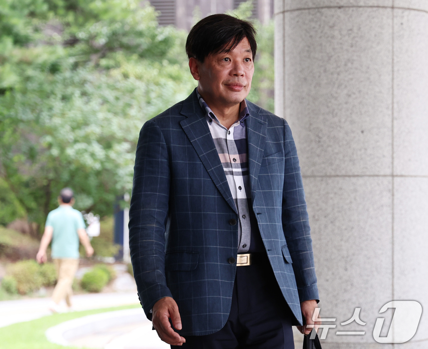 (서울=뉴스1) 구윤성 기자 = 조선호 전 경기도소방재난본부장이 8일 오전 내란특검이 자리한 서울 서초동 서울고등검찰청에서 참고인 조사를 받기 위해 출석하고 있다. 2025.8.8 …