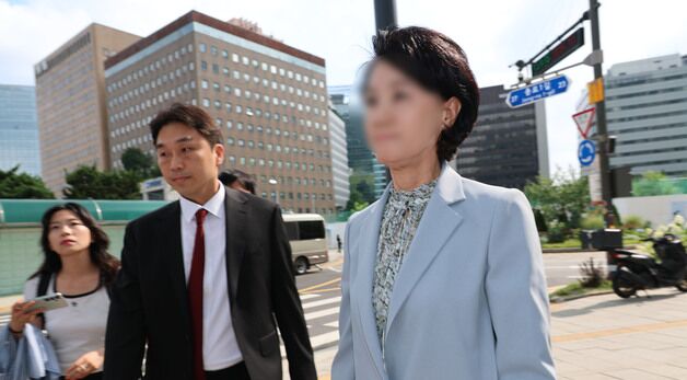 특검 출석하는 통일교 총재 비서실장