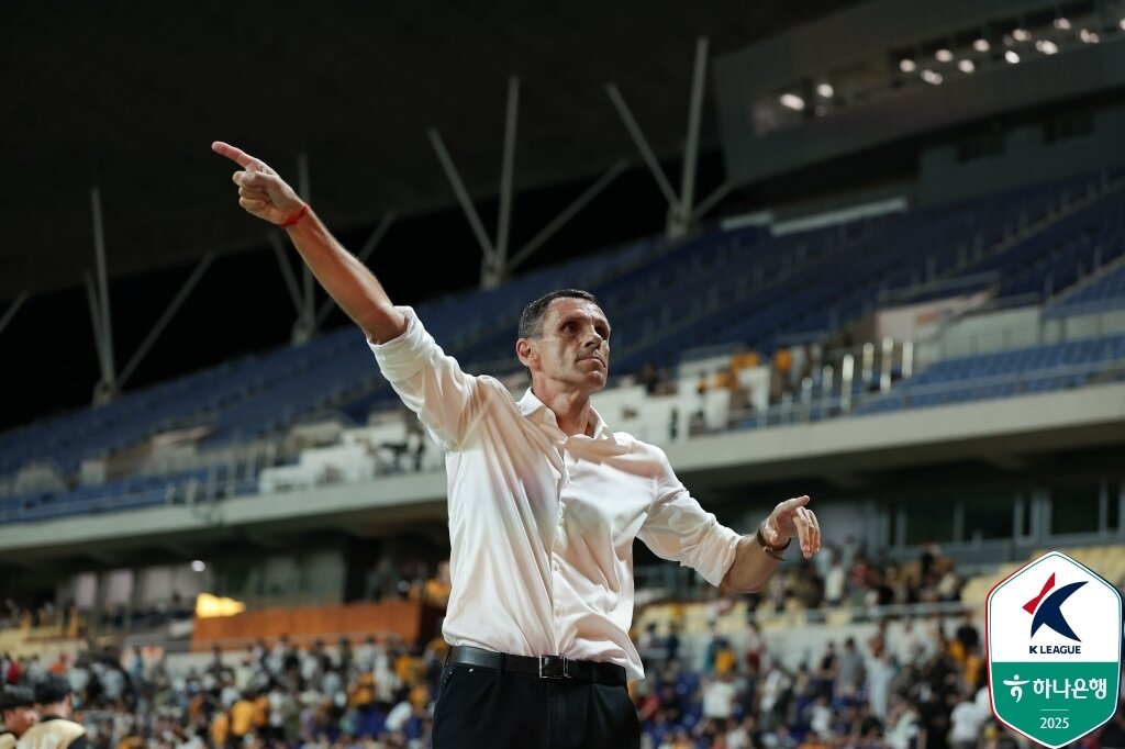 본문 이미지 - 거스 포옛 감독이 이끄는 2025년 전북의 기세도 역사 속 전북 못지 않다. &#40;한국프로축구연맹 제공&#41;