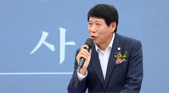 축사하는 남관우 시의장