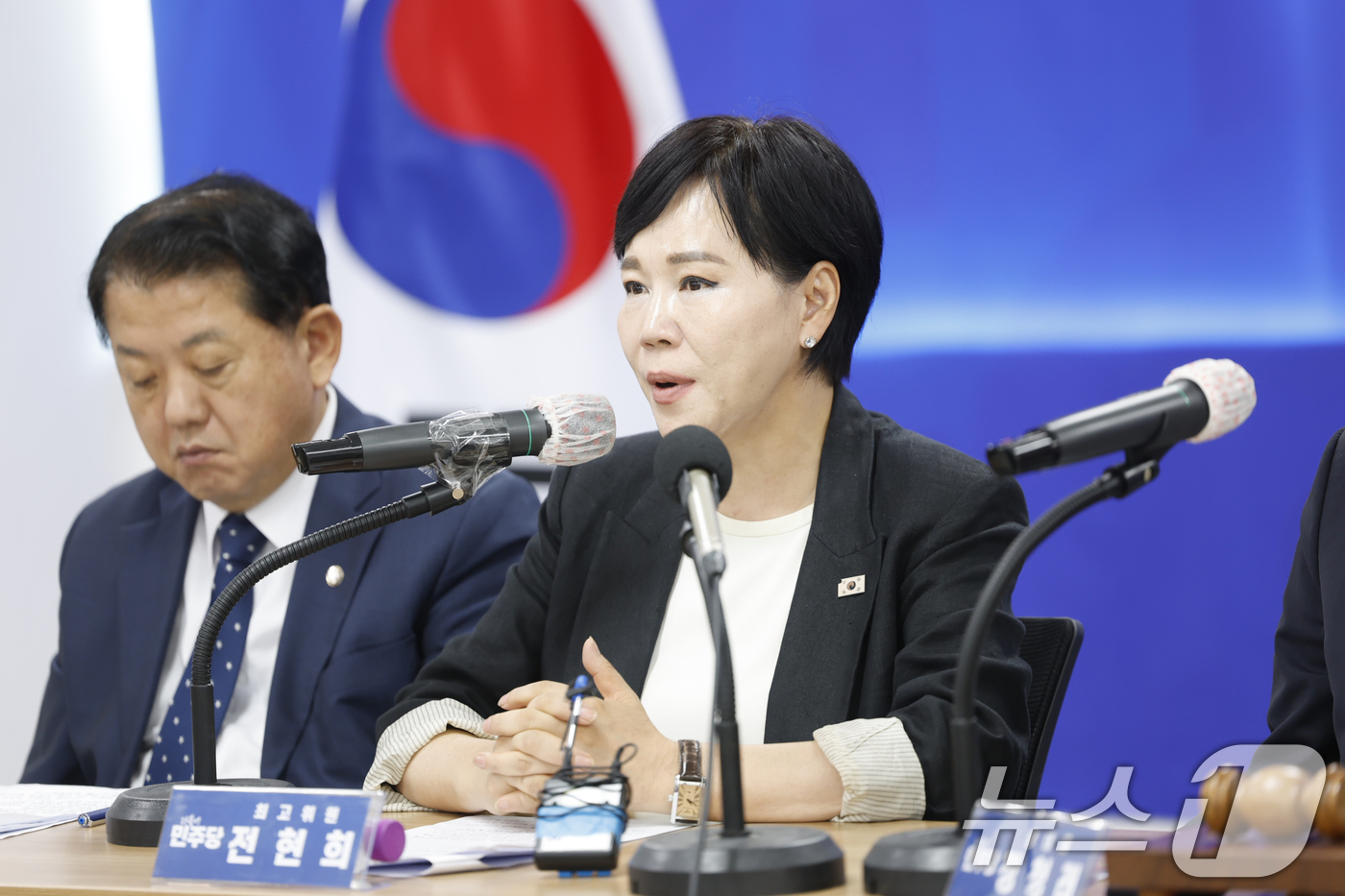 (무안=뉴스1) 김태성 기자 = 전현희 더불어민주당 최고위원이 8일 전남 무안 전남도당 회의실에서 열린 제145차 현장 최고위원회의에서 발언을 하고 있다. 2025.8.8/뉴스1