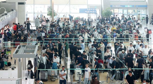 휴가철 인천공항 출국 인파