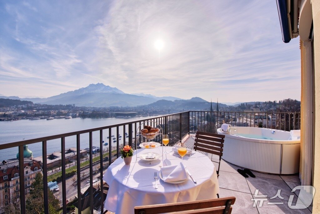 본문 이미지 - 아르 데코 호텔 몬타나 루체른(스위스관광청 제공)