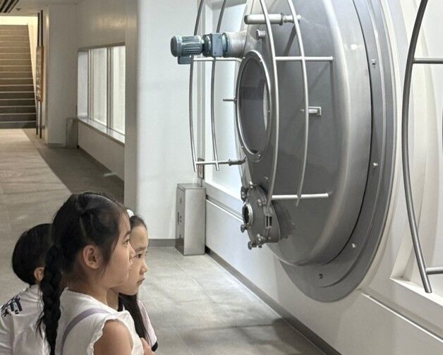 "여름방학, 시원한 공장으로 놀러 와"…견학 늘리는 식품가