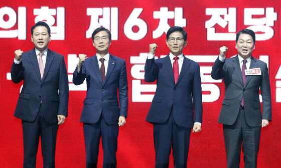 보수 심장서 '찬탄 반탄' 격돌…국힘 전대장 뒤흔든 전한길 (종합)