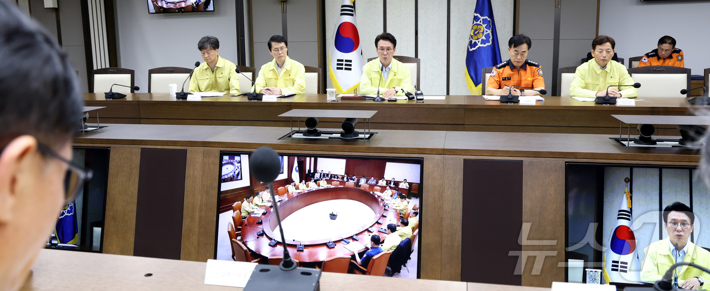 (세종=뉴스1) 김기남 기자 = 김민석 국무총리가 8일 오후 세종시 정부세종청사에서 열린 국가테러대책위원회를 주재하며 발언하고 있다. 2025.8.8/뉴스1