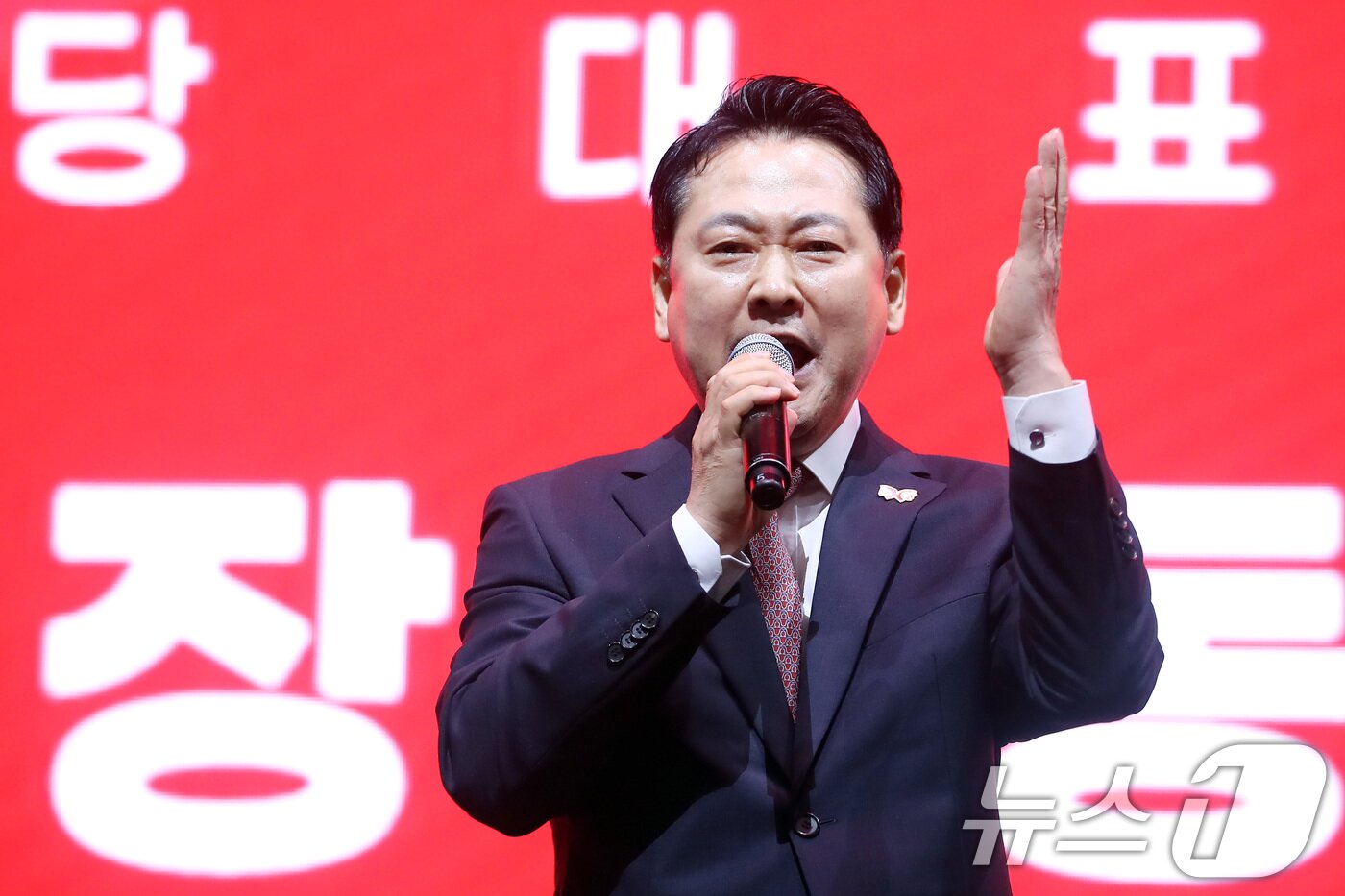 본문 이미지 - 장동혁 국민의힘 당 대표 후보가 8일 오후 대구 북구 엑스코에서 열린 국민의힘 제6차 전당대회 대구·경북 합동연설회에서 정견발표를 하고 있다. 2025.8.8/뉴스1 ⓒ News1 공정식 기자