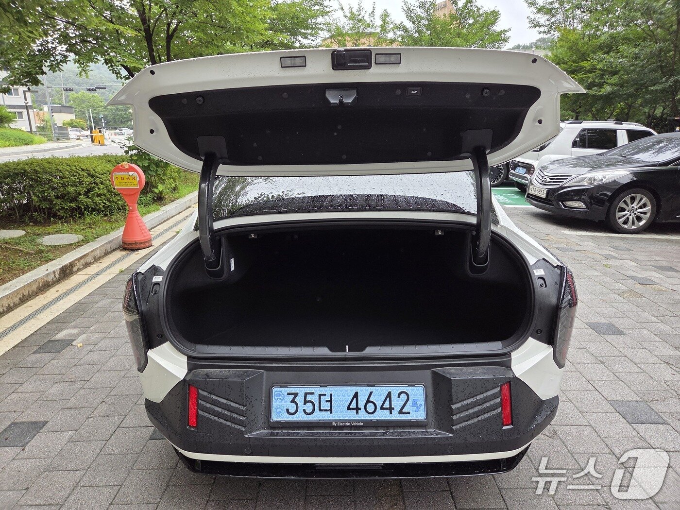 본문 이미지 - 기아 EV4 ⓒ News1 박기범 기자