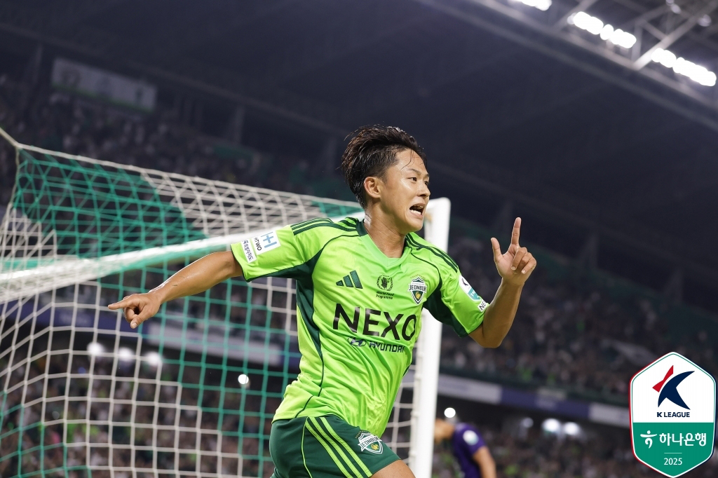 (서울=뉴스1) 민경석 기자 = 8일 전북 전주시 덕진구 전주월드컵경기장에서 열린 하나은행 K리그1 2025 25라운드 전북 현대모터스와 FC 안양의 경기에서 전북 이승우가 결승골 …